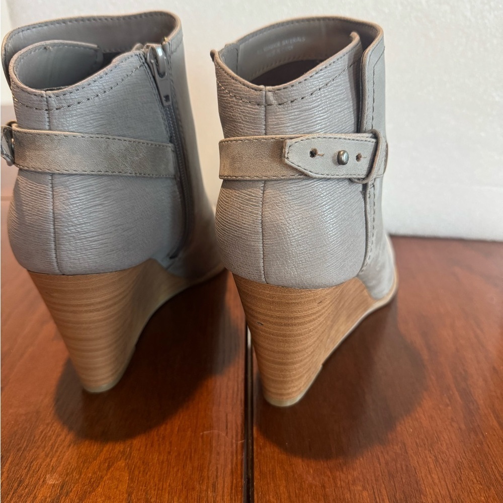 New in Box - Size 9, women’s Taupe Brown Wedge Booties, Comfortable, Buckle - Picture 6 of 7